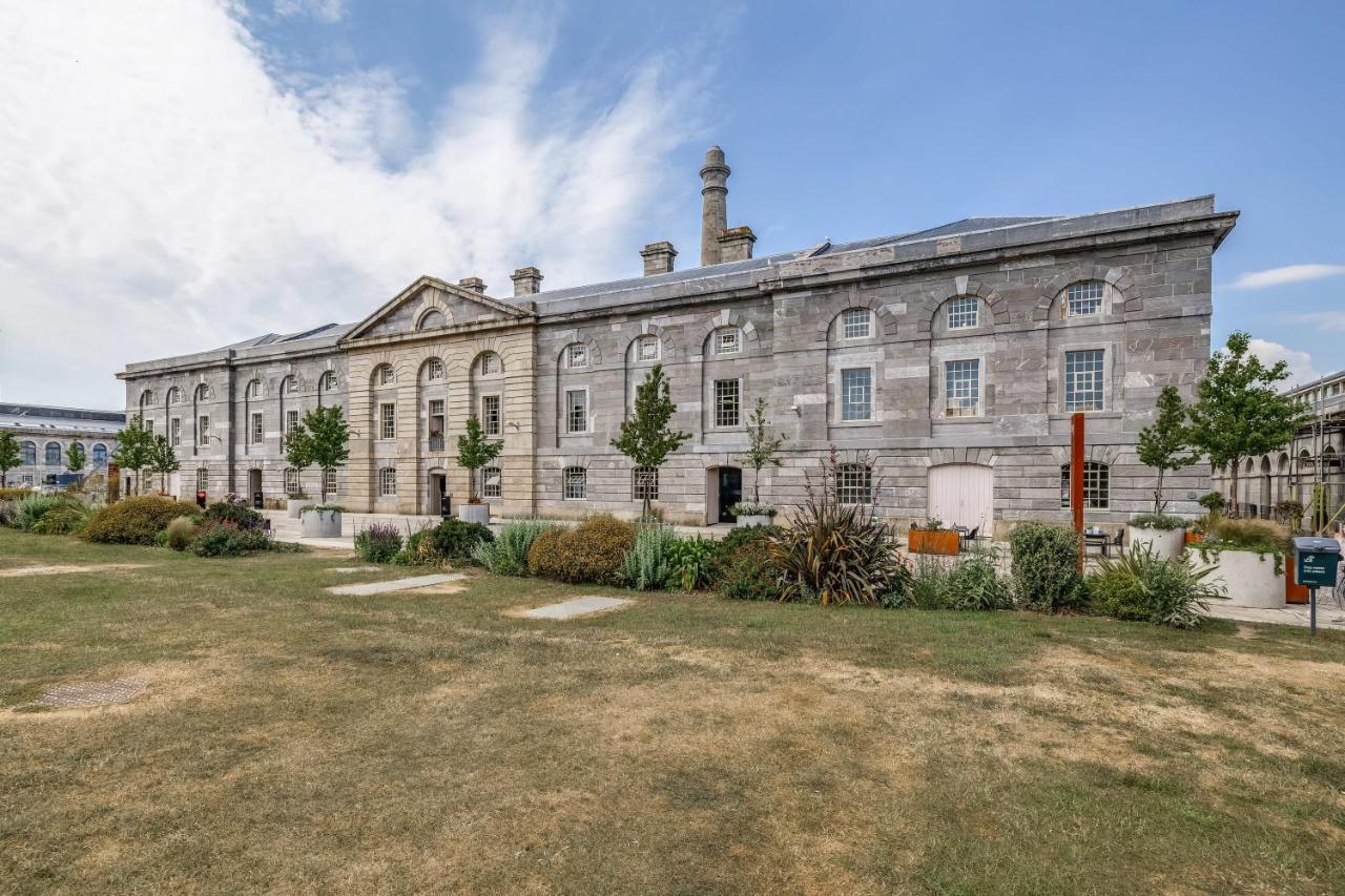 Luxury 2 Bed Apartment In Historic Royal William Yard Plymouth Exterior photo